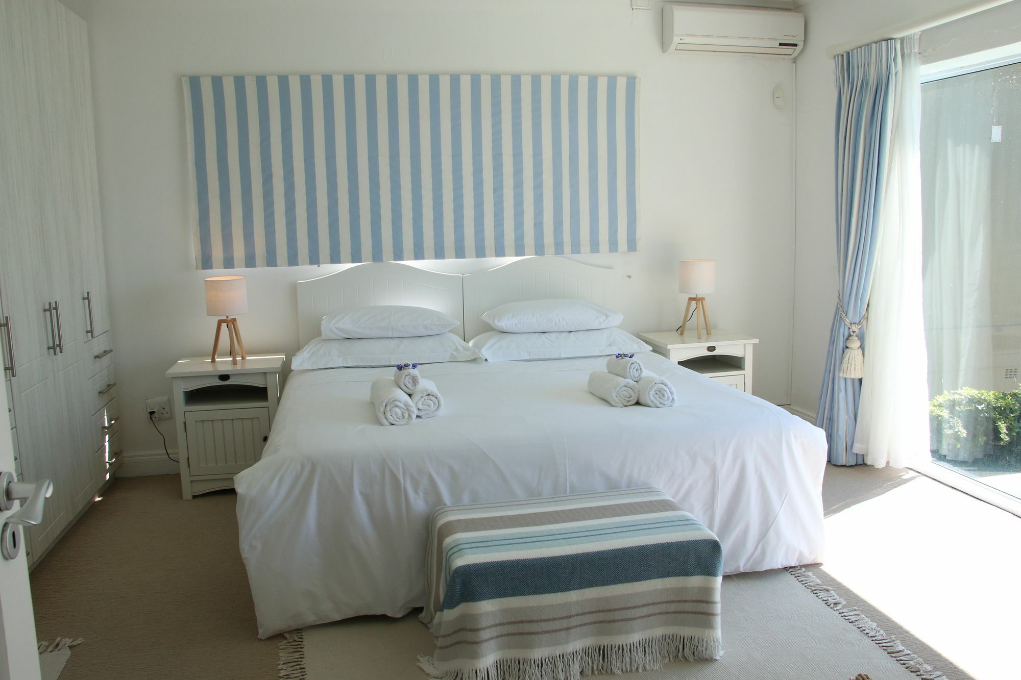 4 On Montagu Accommodation モーセル・ベイ エクステリア 写真