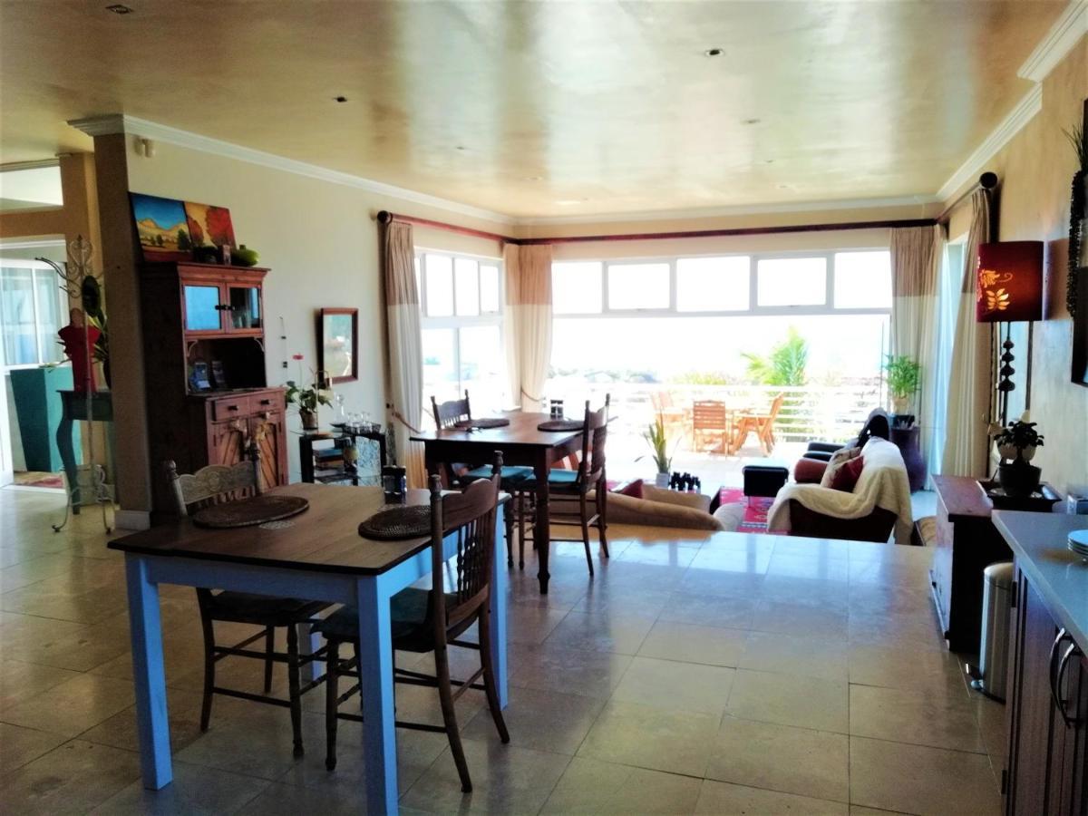 4 On Montagu Accommodation モーセル・ベイ エクステリア 写真