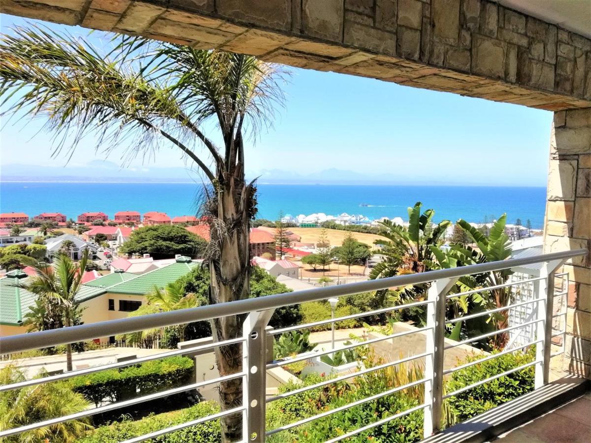 4 On Montagu Accommodation モーセル・ベイ エクステリア 写真